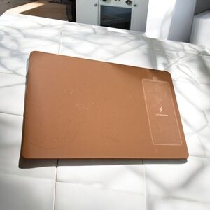 POUT Charging station pad model 00801